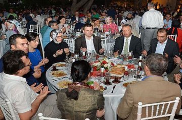 Üsküdar Belediyesinin düzenlediği iftar programına